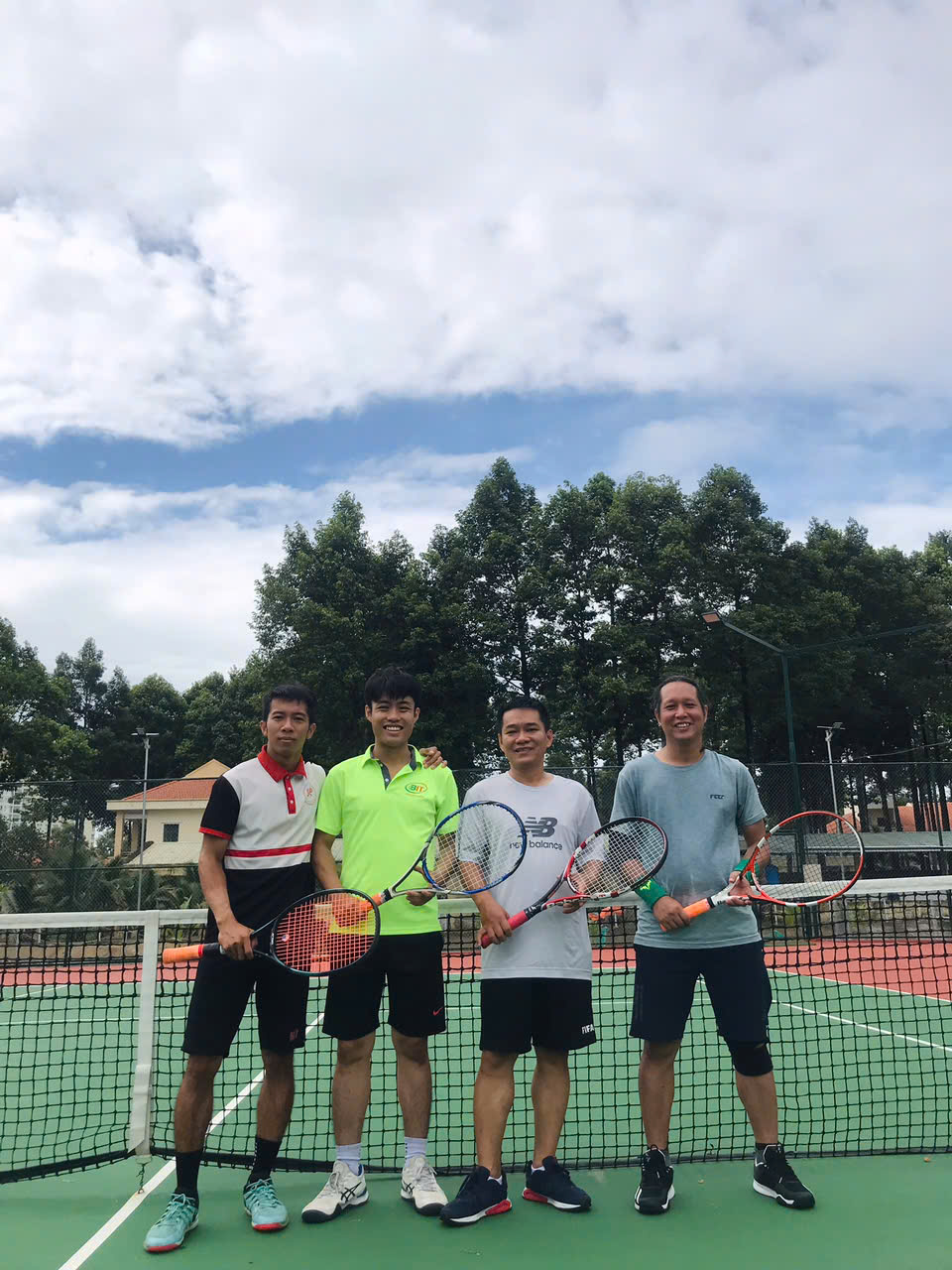 Khóa học tennis nhóm cơ bản